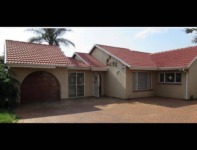 3 BEDROOM HOUSE FOR SALE IN LENASIA SOUTH